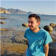 Laureato in lingue e culture per la mediazione linguistica